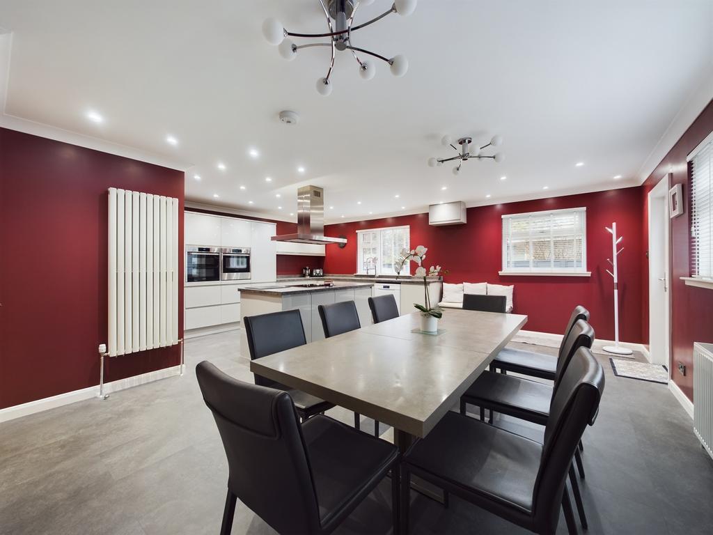 Bushgrove, Rosemount Park Gardens, Blairgowrie, Perthshire, PH10 3 bed