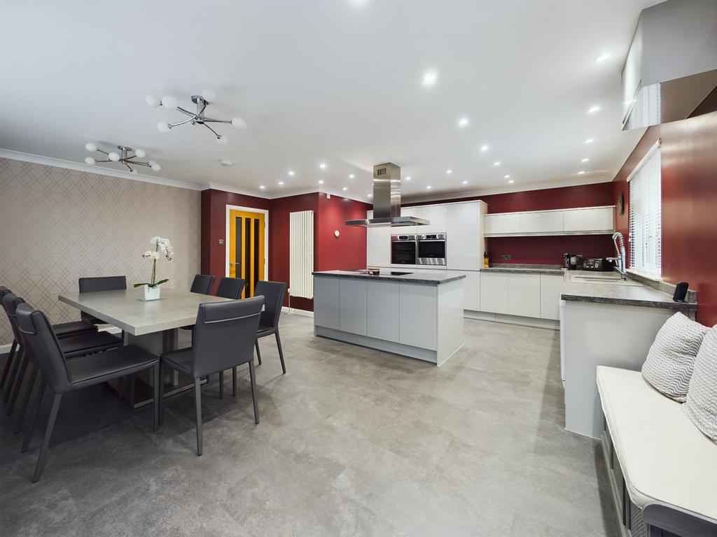 Bushgrove, Rosemount Park Gardens, Blairgowrie, Perthshire, PH10 3 bed