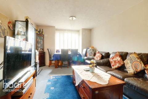 2 bedroom apartment for sale, Frensham Close, Southall