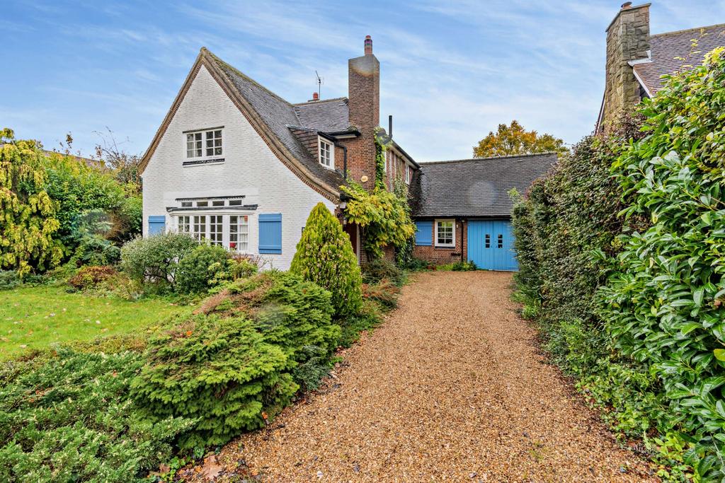 Clonard Way, Hatch End, Pinner HA5 4 bed detached house for sale £