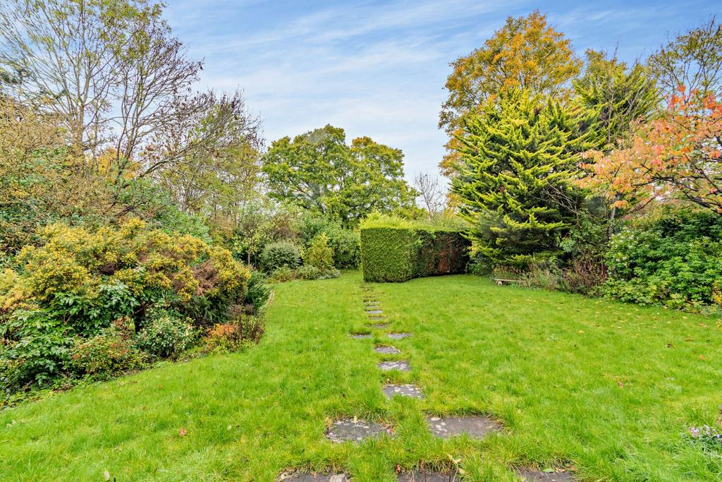 Clonard Way, Hatch End, Pinner HA5 4 bed detached house for sale £