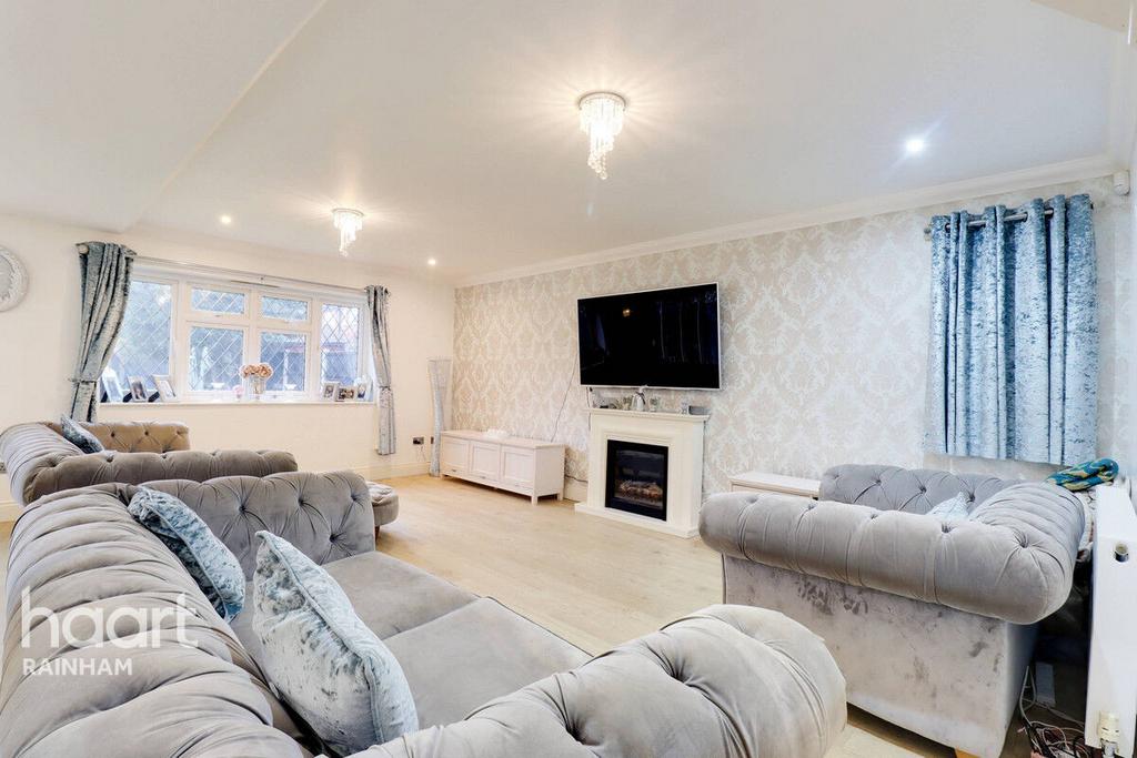 Lambs Lane North, Rainham 5 bed detached house for sale £630,000