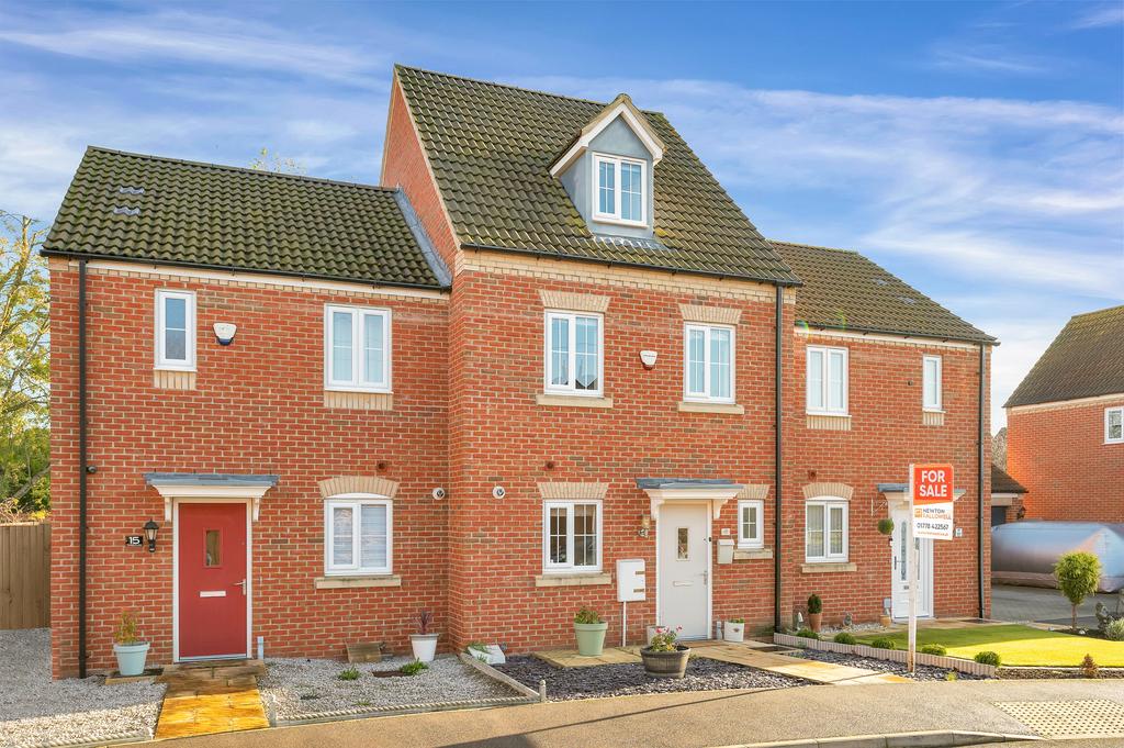 Thirsk Close, Bourne, PE10 3 bed townhouse for sale £245,000