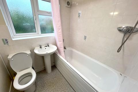 3 bedroom terraced house to rent, Primrose Glen, Hornchurch RM11