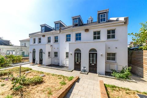 4 bedroom semi-detached house to rent, Springfield Road, East Sussex BN1