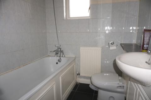 Flat, 81 Woodgate Avenue, Chessington, KT9 2QJ