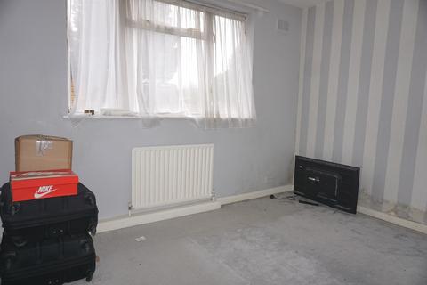 Flat, 81 Woodgate Avenue, Chessington, KT9 2QJ