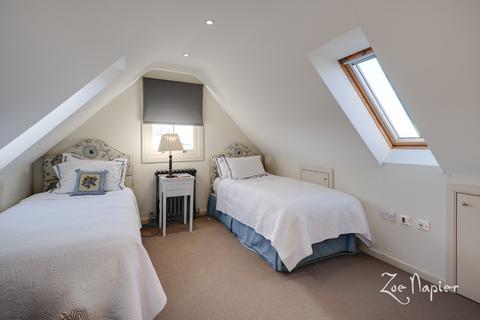 87 High Street, Burnham-on-crouch, CM0 8AH