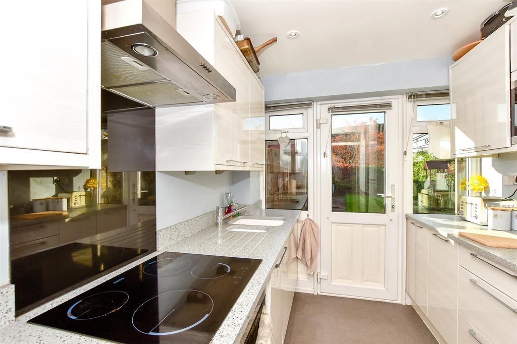 Molescroft Way, Tonbridge, Kent 3 bed semidetached house for sale £