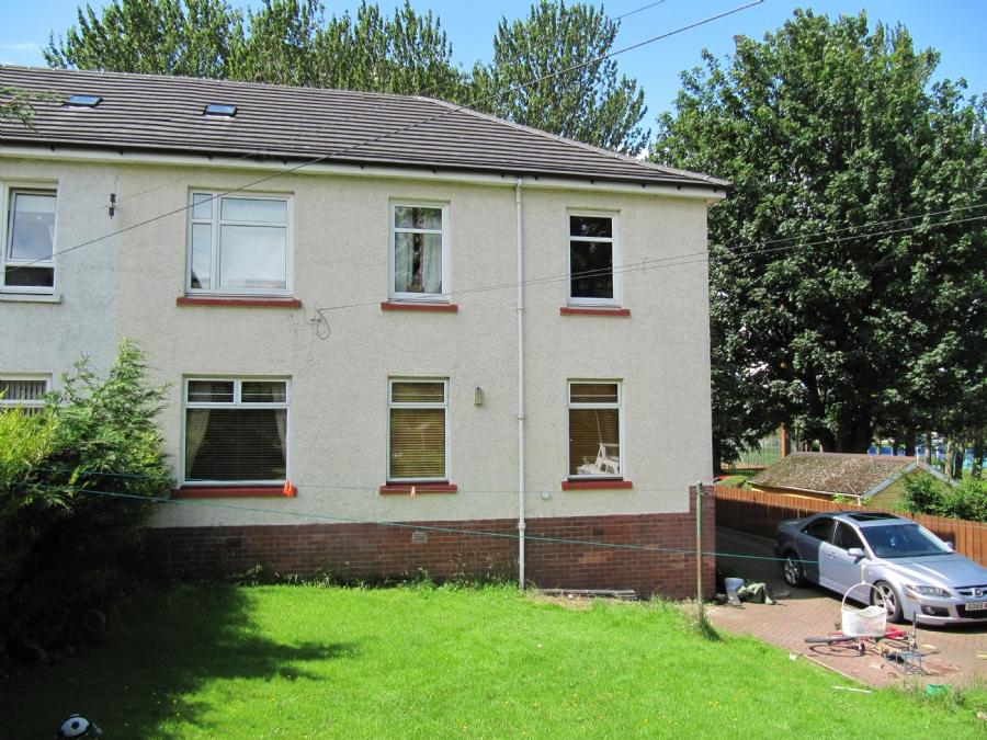 110 Harefield Drive, Glasgow, G14 9AJ 3 bed flat £995 pcm (£230 pw)