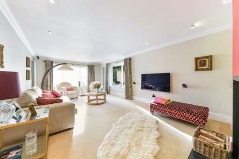 4 bedroom detached house for sale, Broad Walk, Caterham CR3