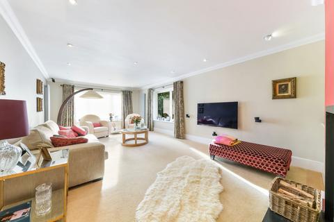 2 Broad Walk, Caterham, CR3 5EP