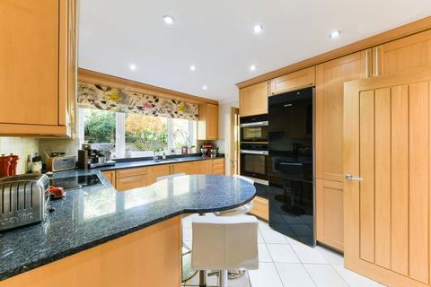 2 Broad Walk, Caterham, CR3 5EP
