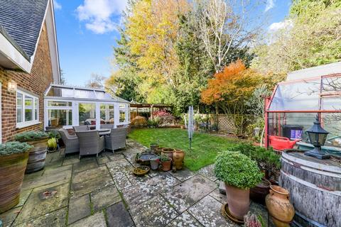 2 Broad Walk, Caterham, CR3 5EP