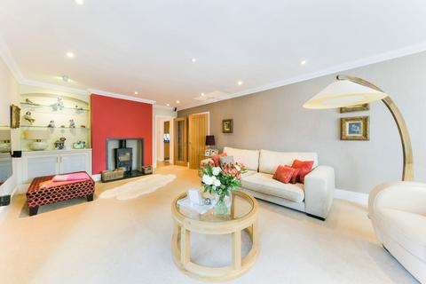 2 Broad Walk, Caterham, CR3 5EP