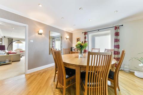 2 Broad Walk, Caterham, CR3 5EP