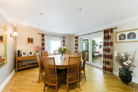 2 Broad Walk, Caterham, CR3 5EP