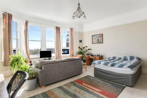 3 bedroom apartment for sale, Mill Lane, West Hampstead
