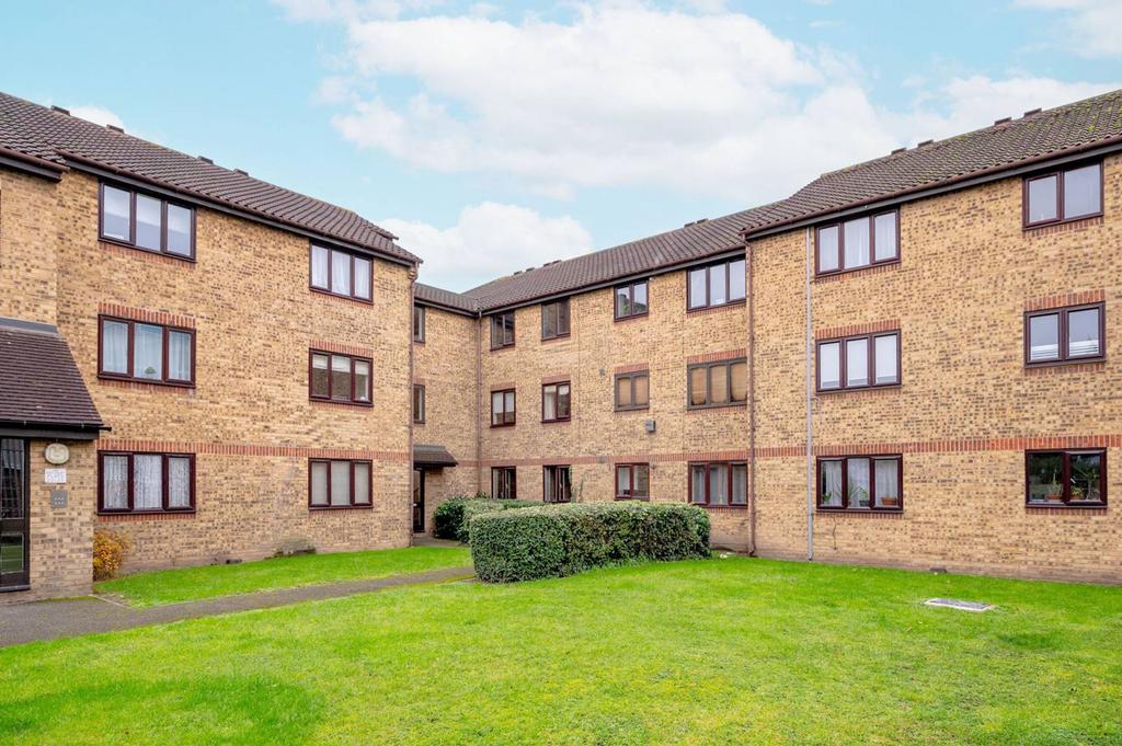 Popes Lane, Ealing, London, W5 2 bed flat for sale £300,000