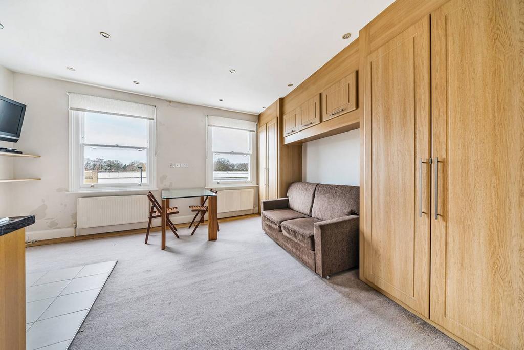 Munster Road, Munster Village, London, SW6 1 bed flat for sale £375,000