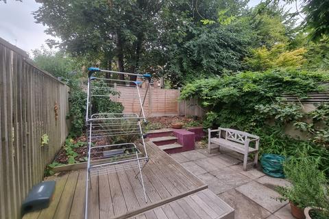 1 bedroom in a house share to rent, Archway Road, Highgate, N6