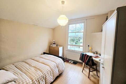 1 bedroom in a house share to rent, Archway Road, Highgate, N6