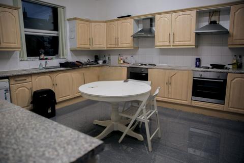 8 bedroom terraced house to rent, Consort Terrace, Leeds LS3