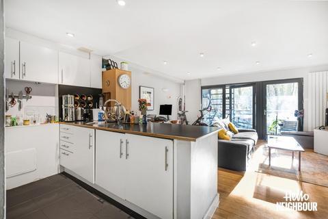 undefined, Mile End Road, London, E1