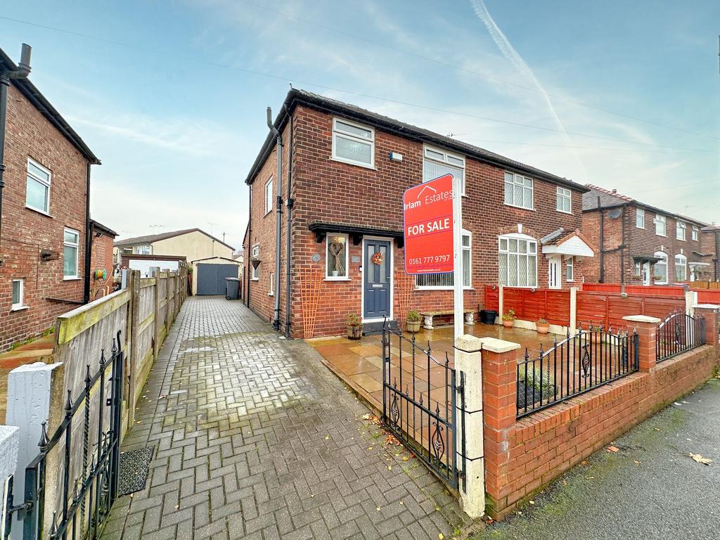 Lyndhurst Avenue, Irlam, M44 3 bed semidetached house for sale £215,000