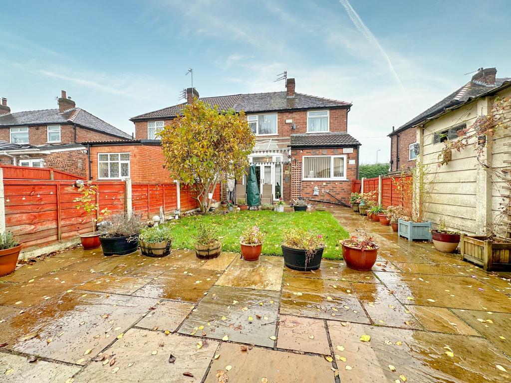 Lyndhurst Avenue, Irlam, M44 3 bed semidetached house for sale £215,000