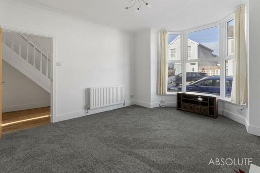 Carlton Road, Torquay, TQ1 3 bed terraced house £1,200 pcm (£277 pw)