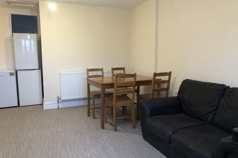 4 bedroom house share to rent - Grange Road, Ilford, Essex, IG1