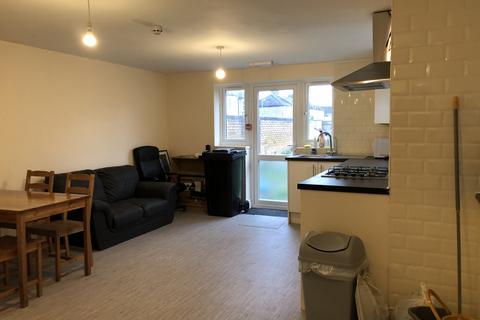 4 bedroom house share to rent - Grange Road, Ilford, Essex, IG1