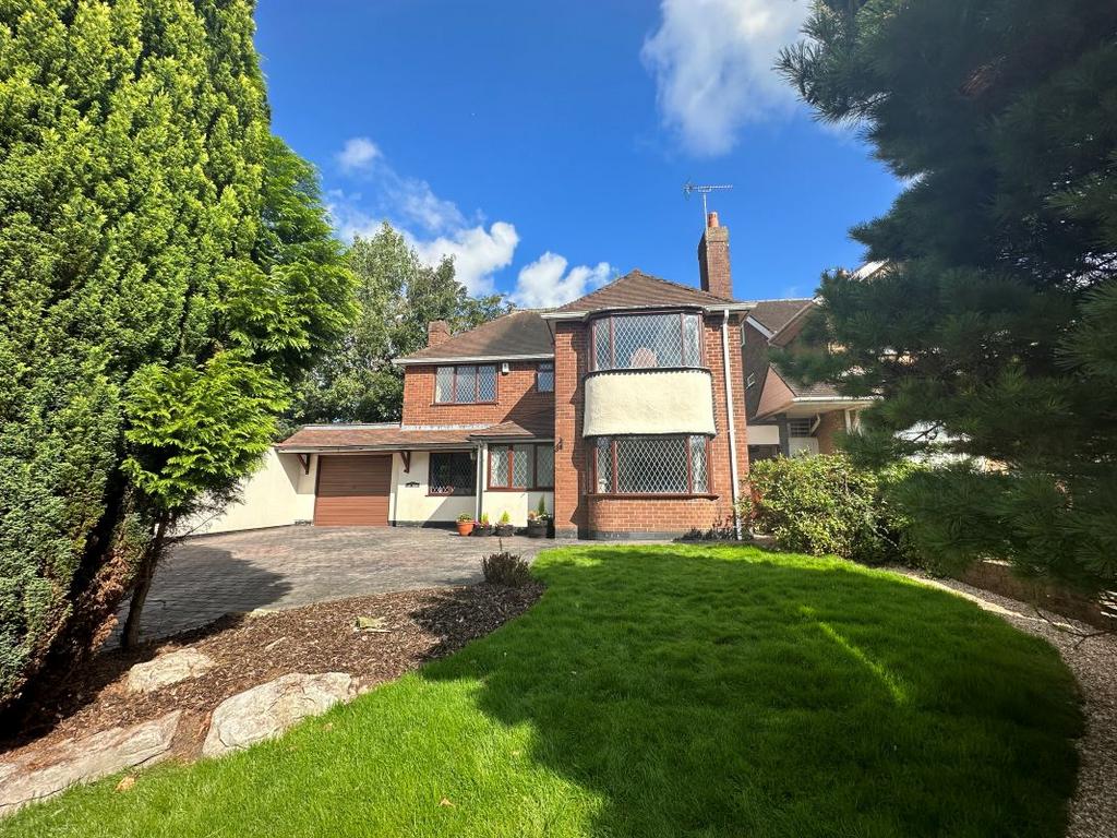 5 Lake Avenue, Walsall, WS5 3PA 3 bed detached house £395,000