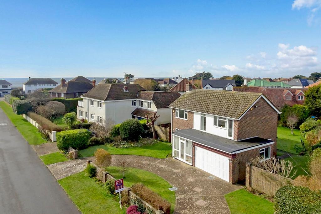 Golden Avenue, East Preston, West Sussex 3 bed detached house for sale