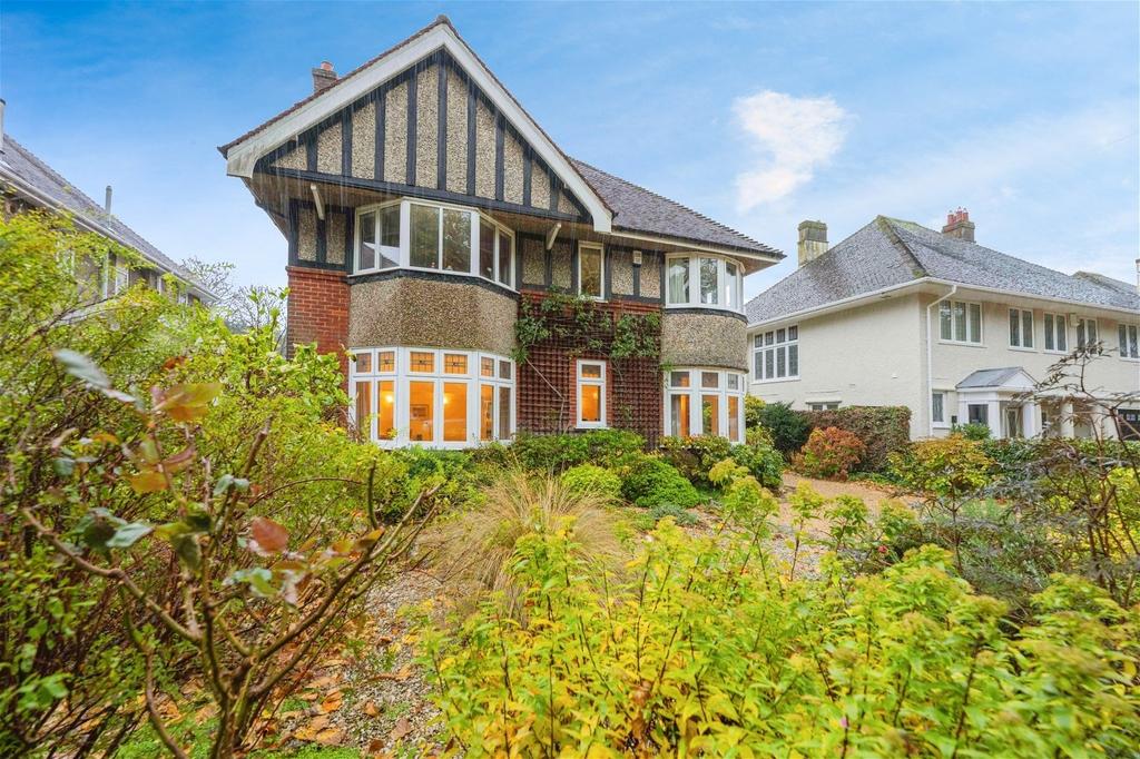 Woodland Avenue, Bournemouth BH5 5 bed detached house for sale £1,100,000