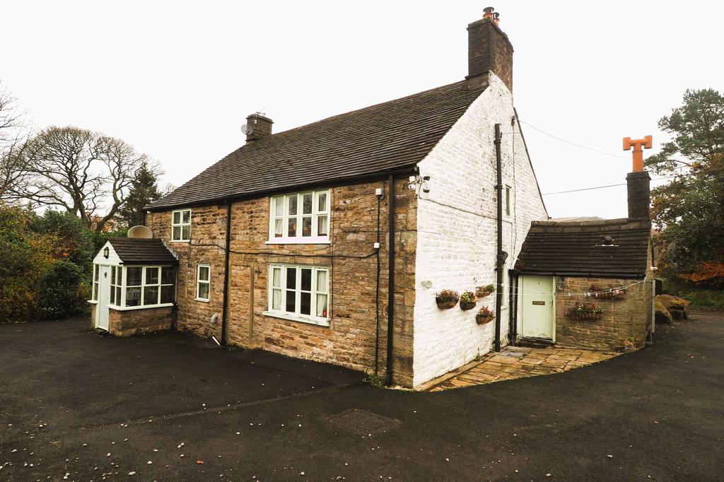 Highgate Road, Hayfield, SK22 4 bed equestrian property £2,500 pcm (£