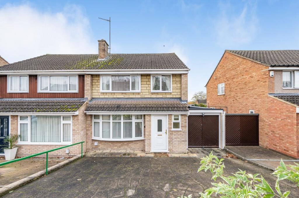 Mendip Crescent, Bedford 3 bed semidetached house for sale £350,000