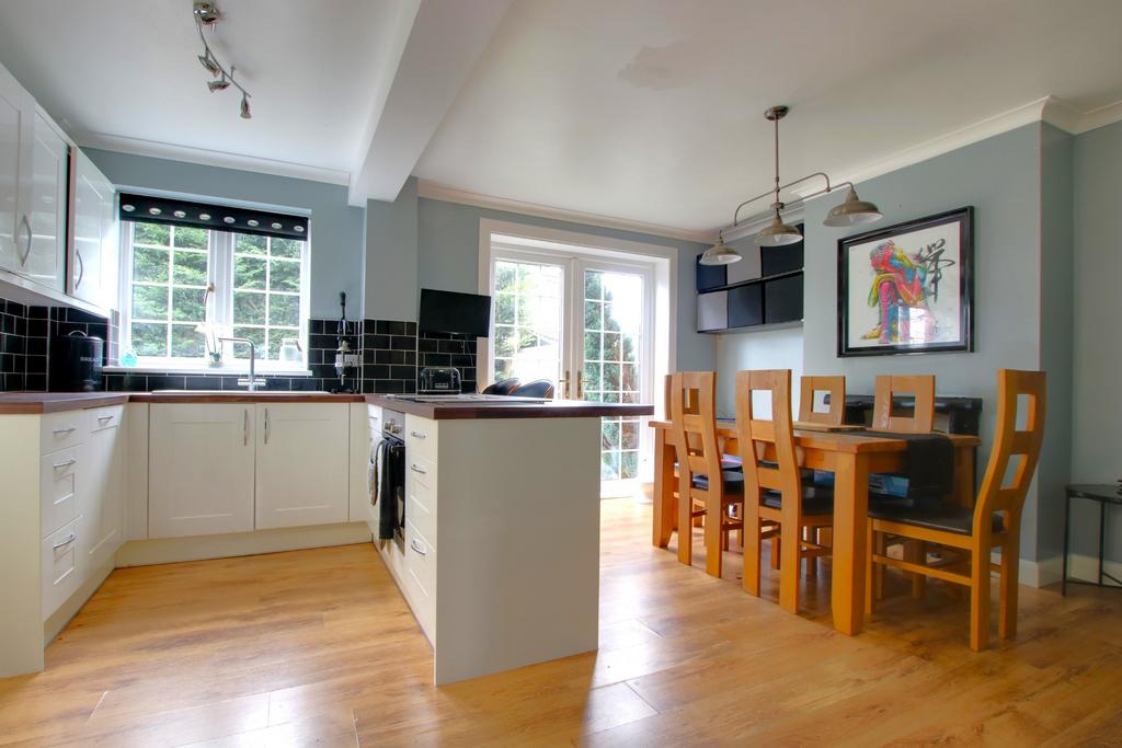 Woolston, Southampton 3 bed semidetached house for sale £300,000