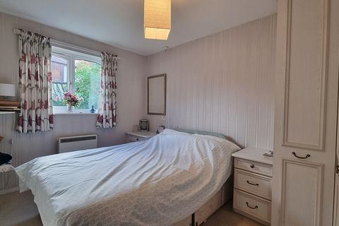 2 bedroom flat for sale, Henleaze, Bristol BS9