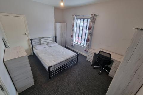 4 bedroom house share to rent, Blaydes Street