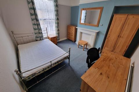 4 bedroom house share to rent - Grafton Street
