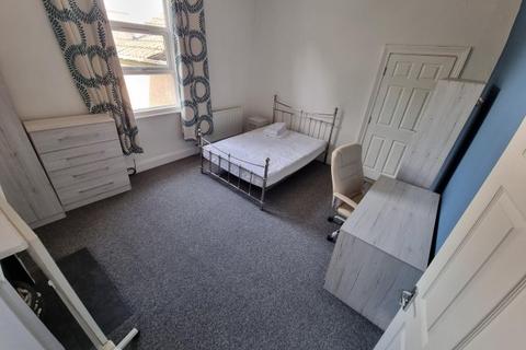 4 bedroom house share to rent, Grafton Street