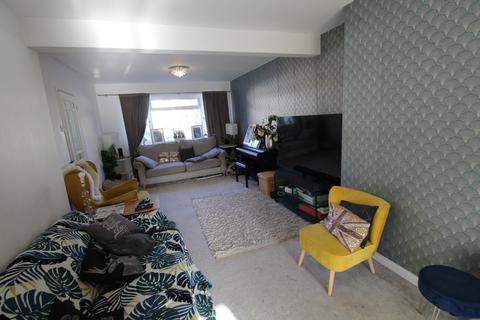 3 bedroom end of terrace house to rent - Morecambe Close, Hornchurch, Essex, RM12