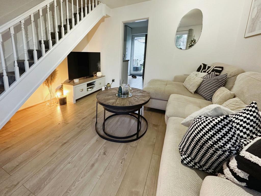 Cambridge Road, Macclesfield, Cheshire, SK11 2 bed end of terrace house £215,000