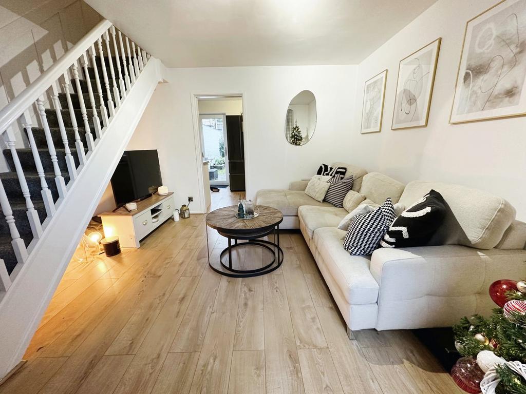 Cambridge Road, Macclesfield, Cheshire, SK11 2 bed end of terrace house