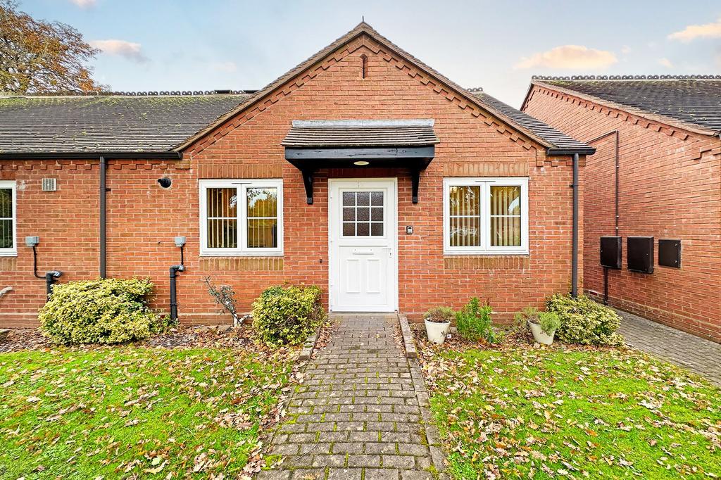 Michael Blanning Gardens, Dorridge, B93 2 bed semidetached bungalow