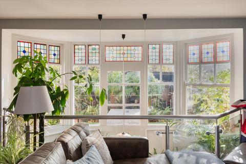 2 bedroom flat for sale - Arkwright Road, London, NW3