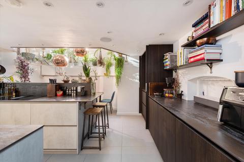 2 bedroom flat for sale - Arkwright Road, London, NW3