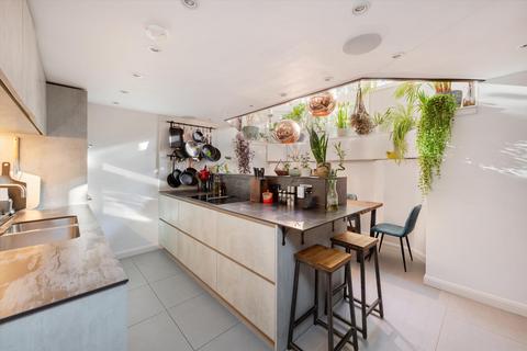 2 bedroom flat for sale - Arkwright Road, London, NW3